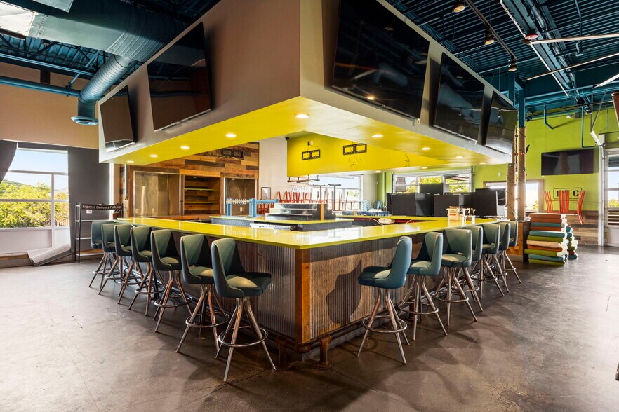 More Photos Of 350 University Blvd, Harrisonburg Freestanding For Lease