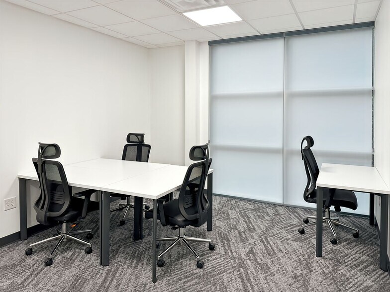 More Photos Of 3300 Gateway Centre Blvd, Morrisville Coworking Space