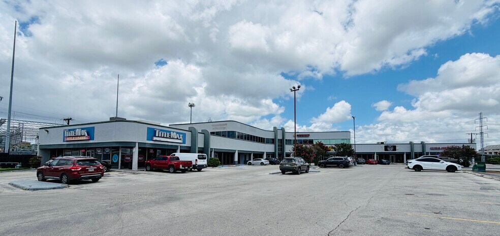More Photos Of 5152 Fredericksburg Rd, San Antonio Unknown For Lease
