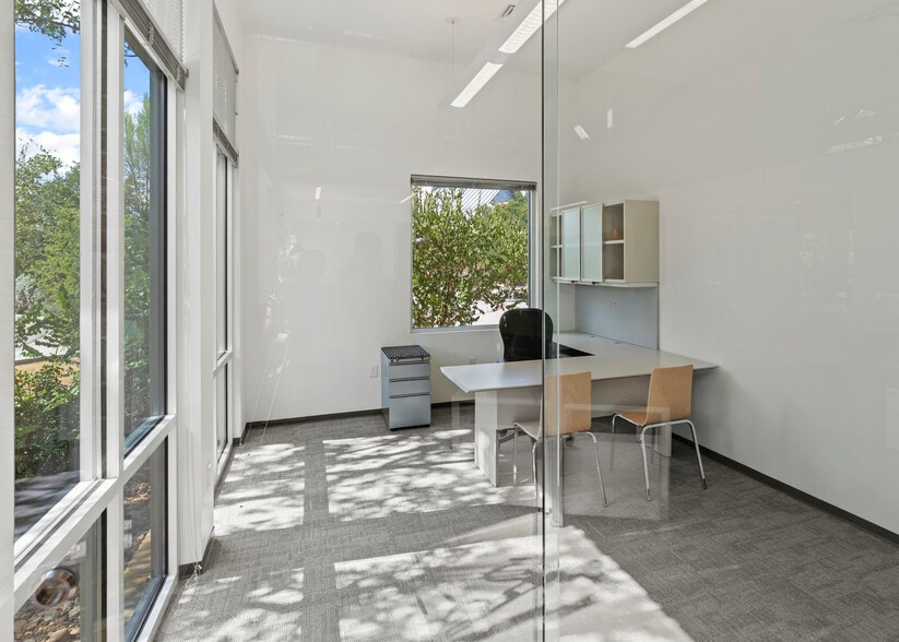 More Photos Of 16022 Via Shavano, San Antonio Office For Sale