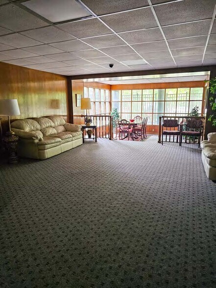 More Photos Of 1647 S Cove Blvd, Toledo Apartments For Sale