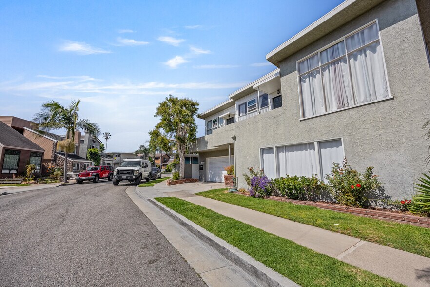 More Photos Of 1521 Marine Ave, Seal Beach Apartments For Sale
