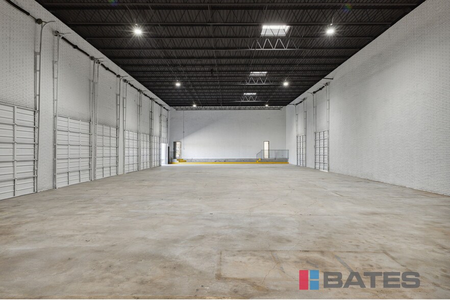 More Photos Of 9525 & 9535 Skillman St, Dallas Showroom For Sale