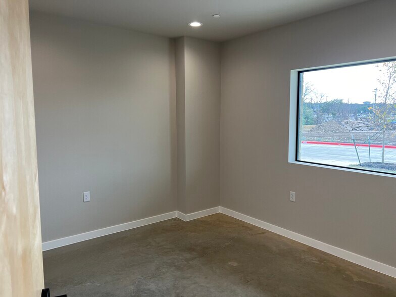 More Photos Of 720 S Bell Blvd, Cedar Park Unknown For Lease