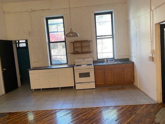 More Photos Of 466 Seneca Ave, Ridgewood Apartments For Lease