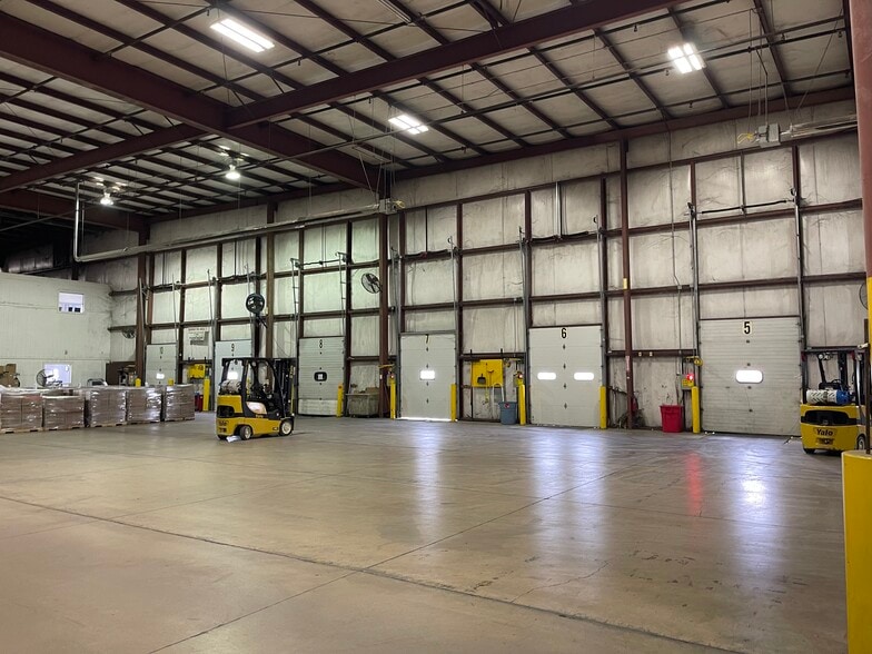 More Photos Of 1805 E Washington St, Mount Pleasant Warehouse For Sale