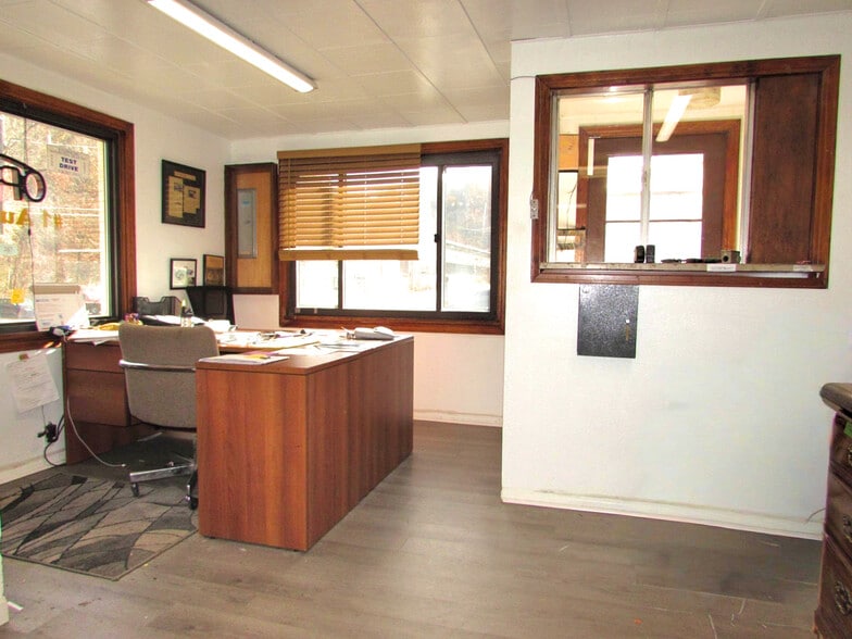 More Photos Of 174 Sandy Creek Rd, Verona Auto Repair For Sale