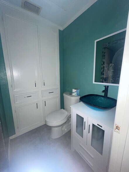 More Photos Of 2302 45th St, Galveston Office For Lease