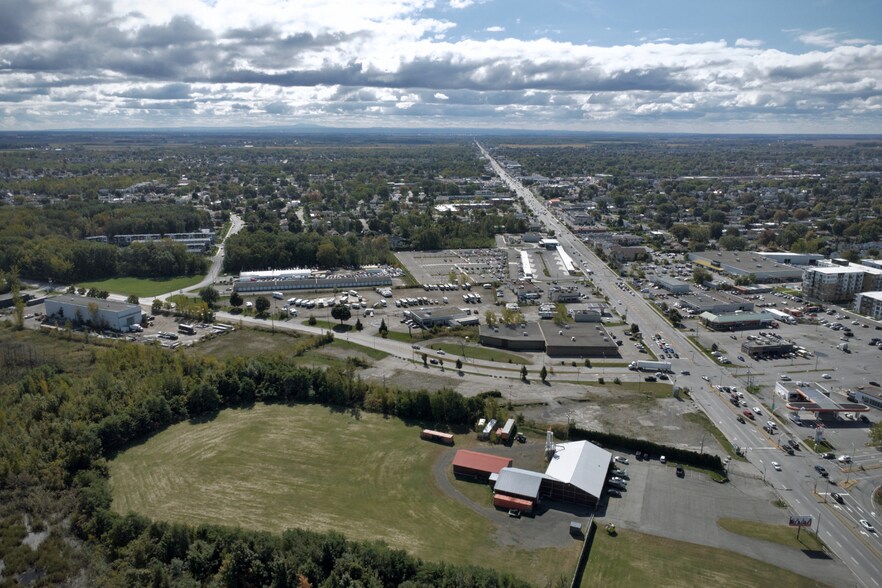 More Photos Of 21 Boul Industriel, Châteauguay Auto Dealership For Sale