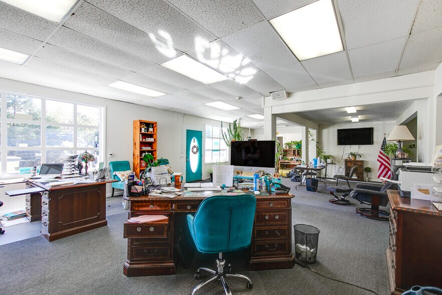 More Photos Of 10211 Chamberlayne Rd, Mechanicsville Freestanding For Sale