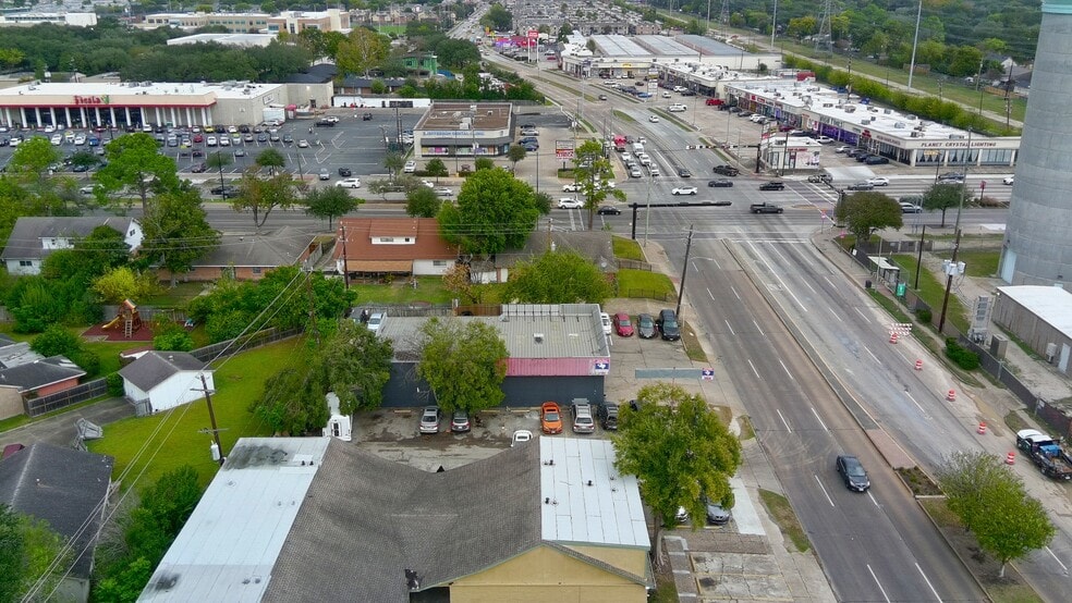 More Photos Of 7004 S Gessner Rd, Houston Auto Repair For Sale