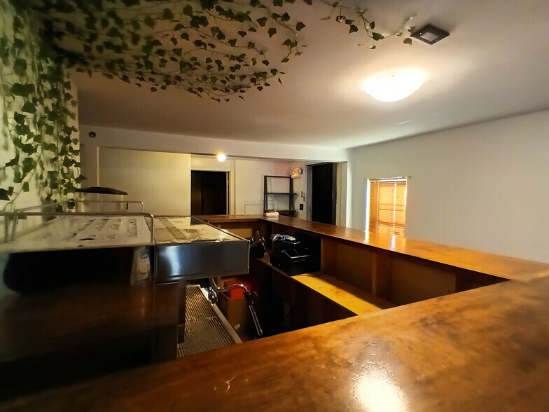 More Photos Of 2051-2055 Springfield Ave, Vauxhall General Retail For Lease