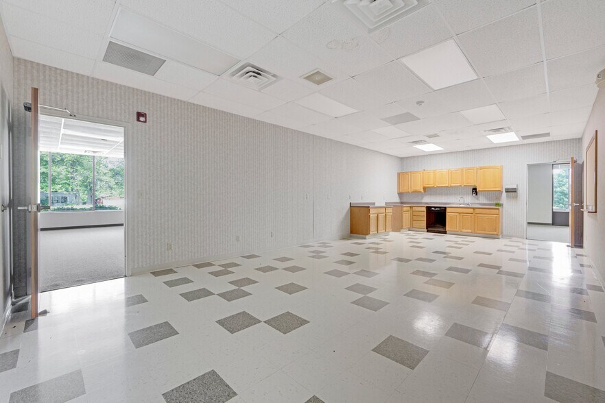 More Photos Of 8645 E Backwater Rd, North Webster Showroom For Lease