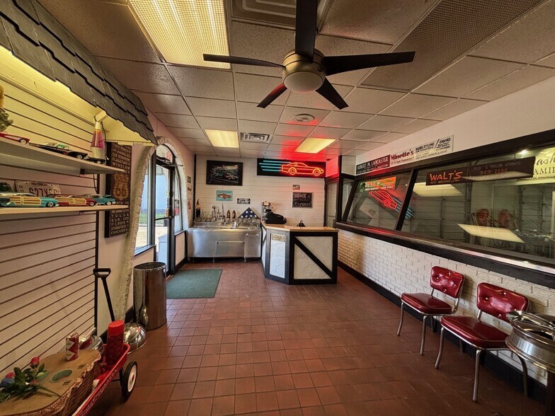 More Photos Of 927 W Columbia St, Springfield Carwash For Sale