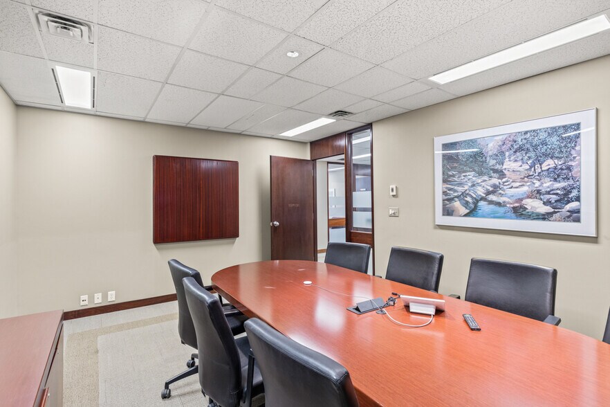 More Photos Of 478 Bernard Av, Kelowna Office For Lease
