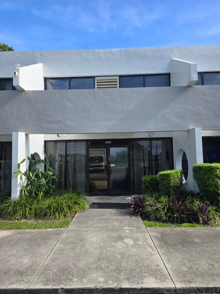 More Photos Of 11917-11929 W Sample Rd, Coral Springs Warehouse For Lease