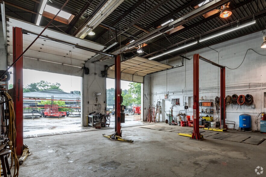 More Photos Of 49260 Van Dyke Ave, Shelby Township Warehouse For Sale