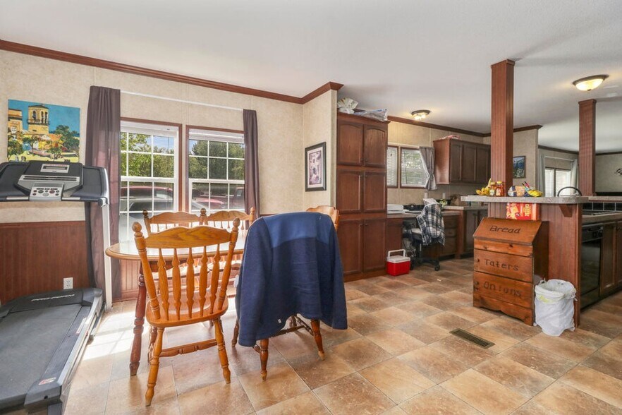 More Photos Of 1219 Private Road 1060, West Plains Recycling Center For Sale