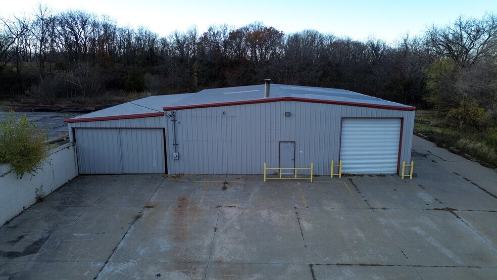 More Photos Of 8132-8136 Leavenworth Rd, Kansas City Warehouse For Lease