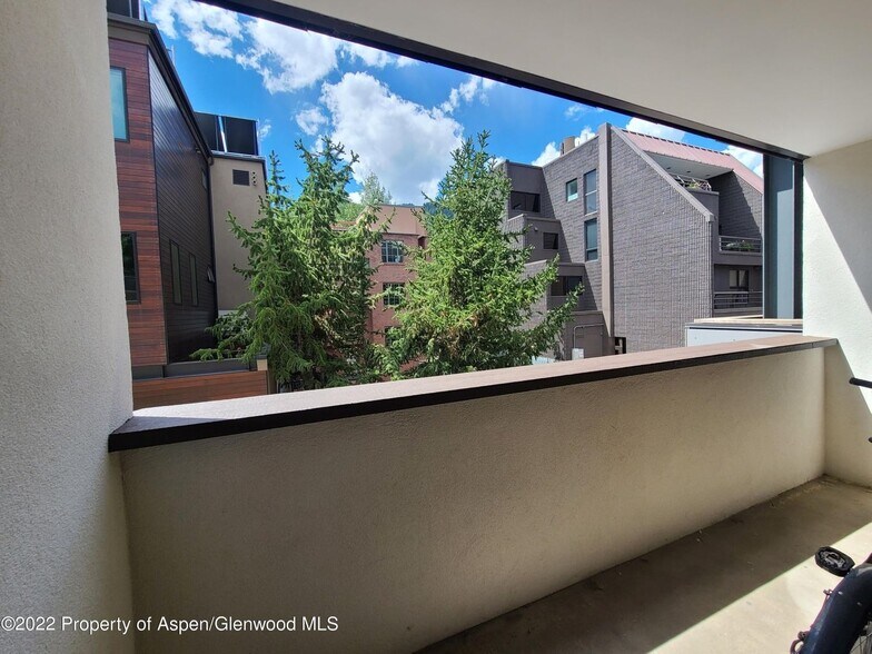 More Photos Of 117 S Spring St, Aspen Loft Creative Space For Sale