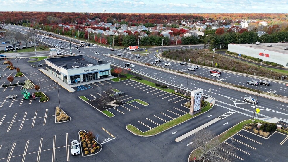 More Photos Of 2021-2093 Smith Haven Plz, Lake Grove Unknown For Lease