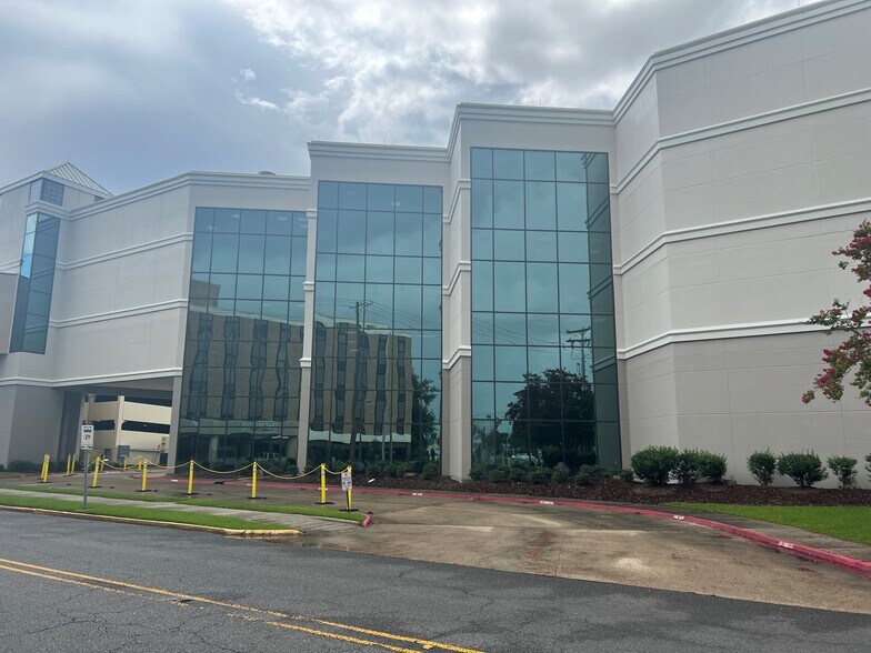 More Photos Of 501 Doctor Michael Debakey Dr, Lake Charles Hospital For Lease