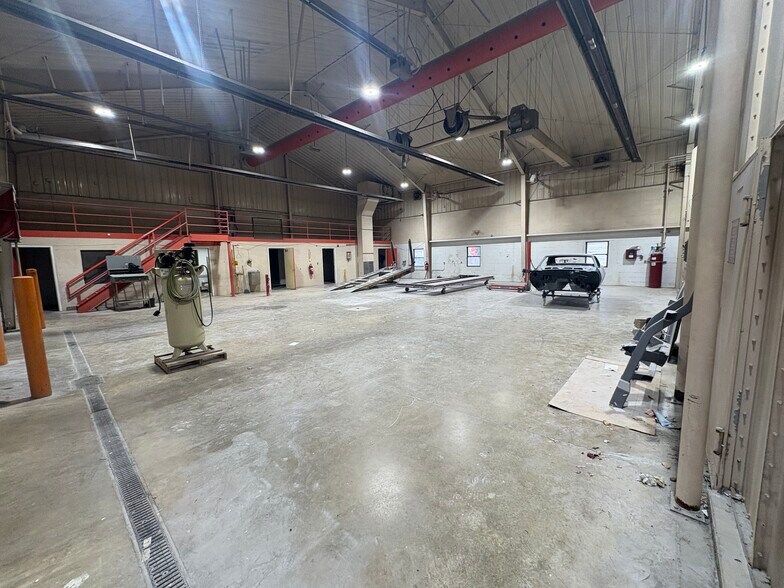 More Photos Of 622 Oh-380, Xenia Service For Sale