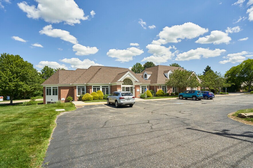 More Photos Of 799 White Pond Dr, Akron Office For Lease