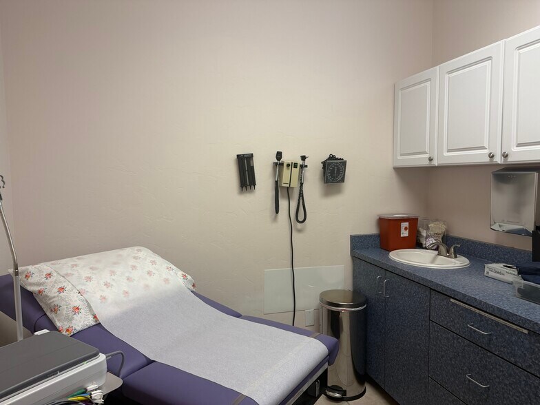More Photos Of 7544 N La Cholla Blvd, Tucson Medical For Sale