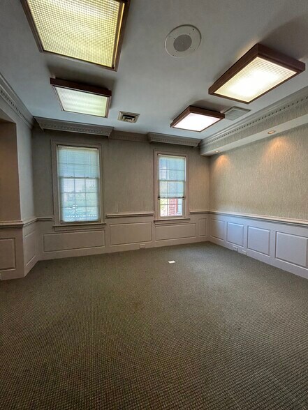 More Photos Of 300 Cedar Lakes Dr, Chesapeake Office For Sale