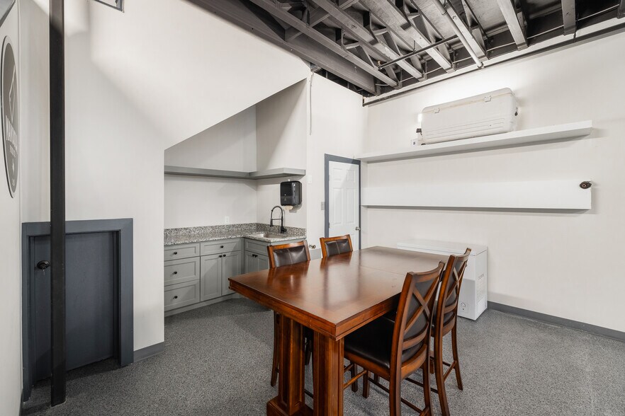 More Photos Of 1435 FM 1463 Rd, Katy Showroom For Lease