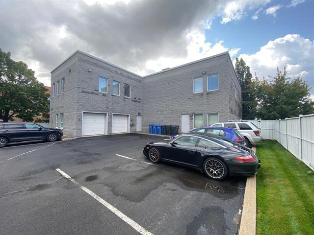 More Photos Of 3065 Ch De Chambly, Longueuil Office For Sale