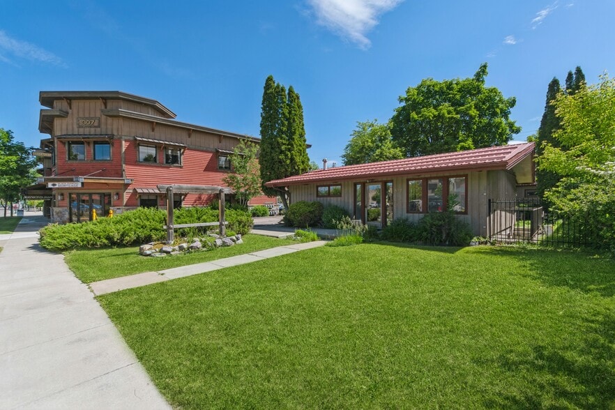 More Photos Of 327 Spokane Ave, Whitefish Flex For Sale