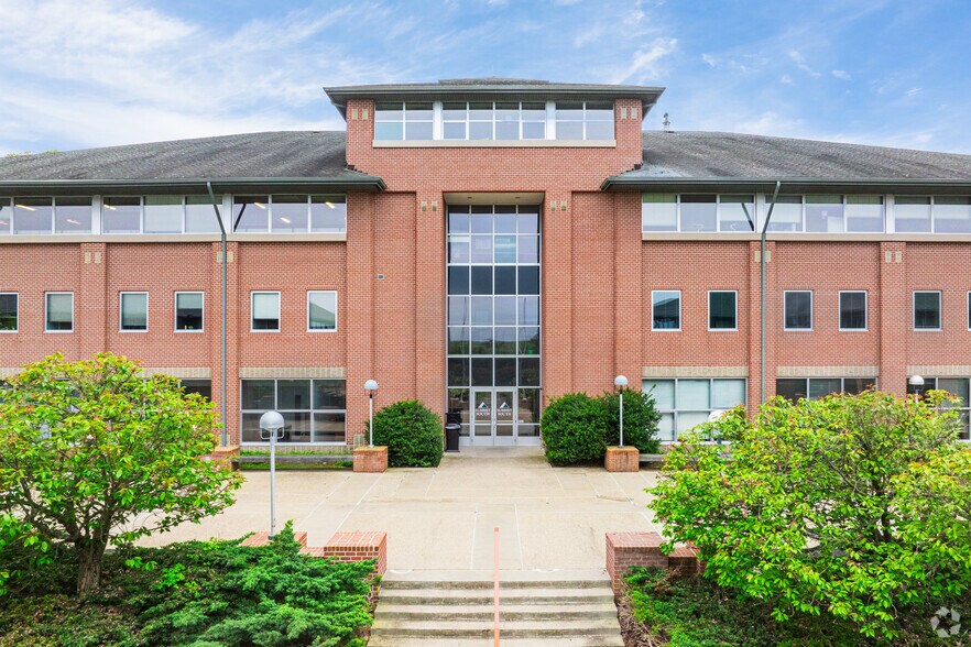 More Photos Of 300 Centerville Rd, Warwick Medical For Lease