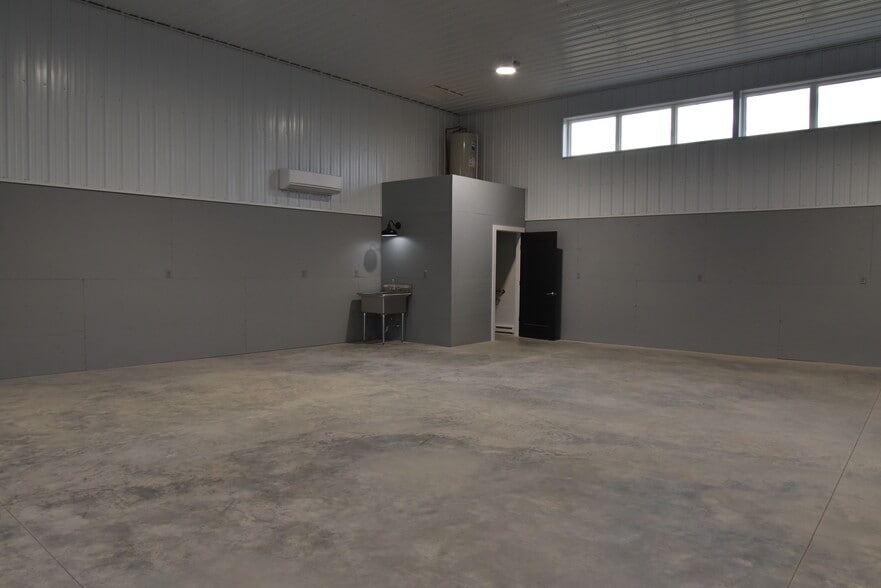 More Photos Of 25 Industrial Tract, Hudson Warehouse For Lease