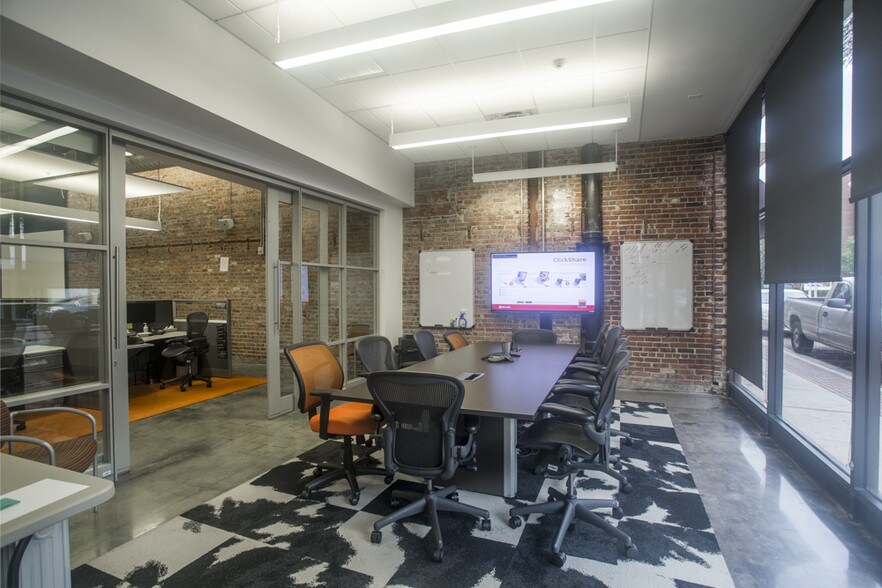 More Photos Of 1525 Hendry St, Fort Myers General Retail For Sale