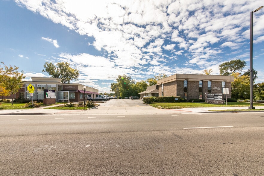 More Photos Of 47 W Dundee Rd, Wheeling Medical For Lease
