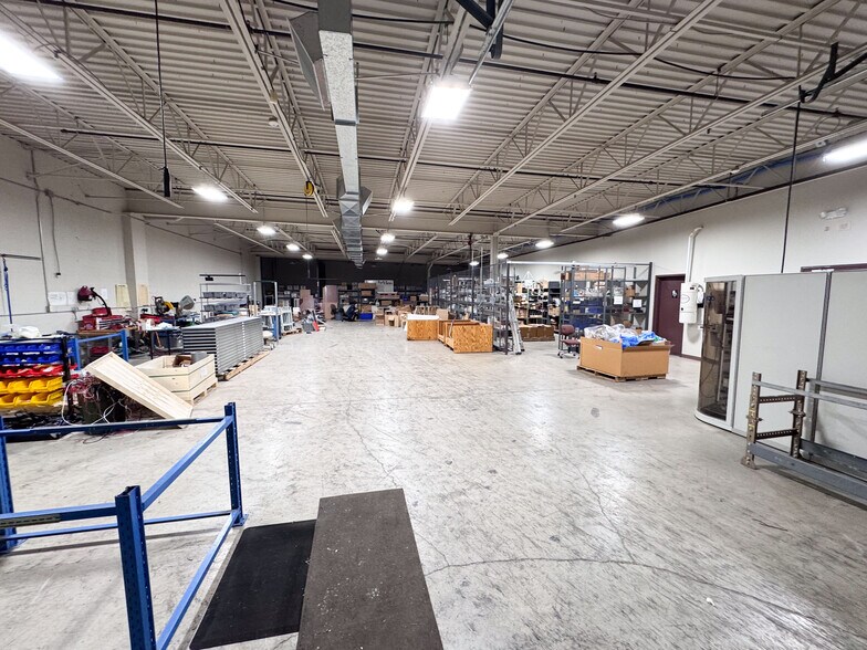 More Photos Of 47 Commerce Dr, Bristol Manufacturing For Sale