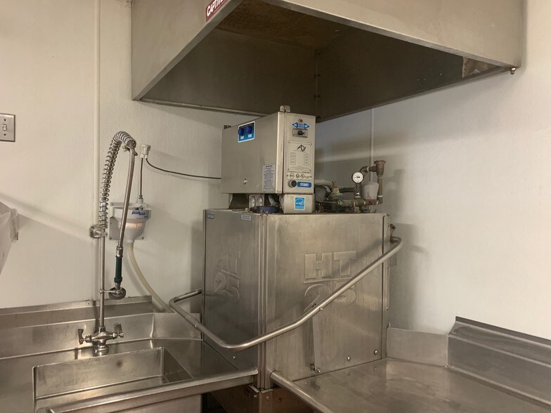 More Photos Of 1700 W Division St, Chicago Apartments For Lease