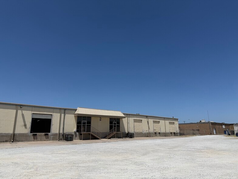 More Photos Of 6024 Old Hemphill Rd, Fort Worth Warehouse For Lease