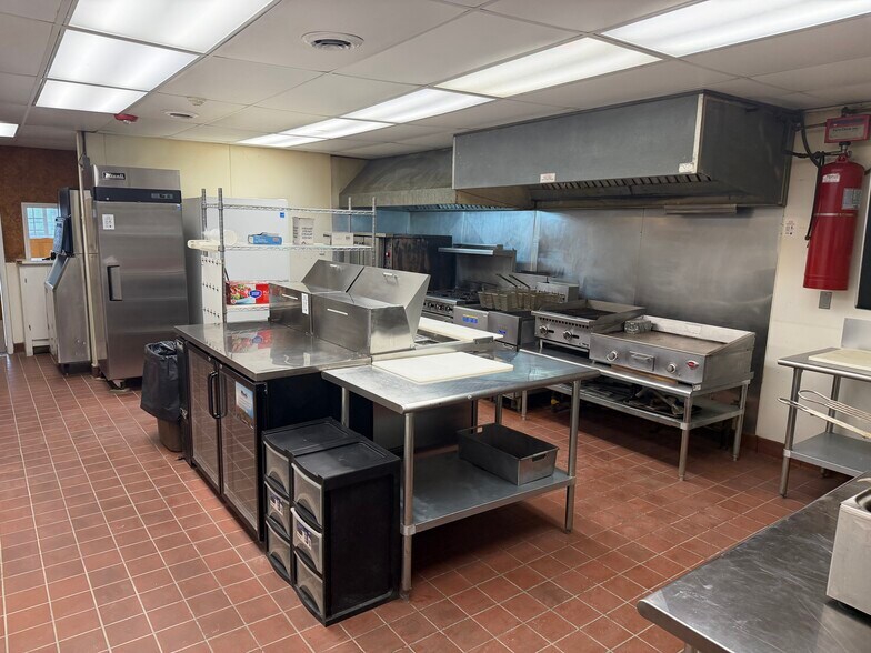 More Photos Of 1332 Lower Broadway, Schenectady Restaurant For Lease