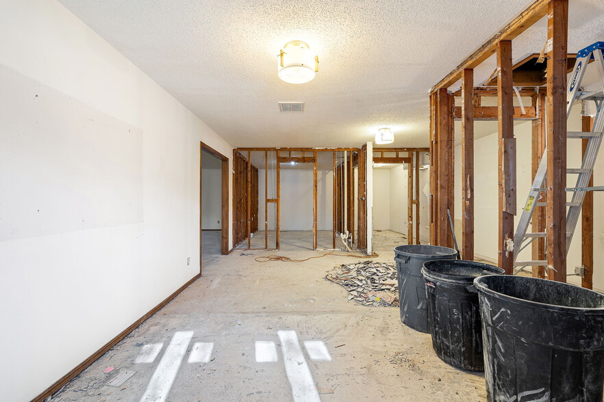 More Photos Of 115 N 8th St, Yukon Religious Facility For Sale