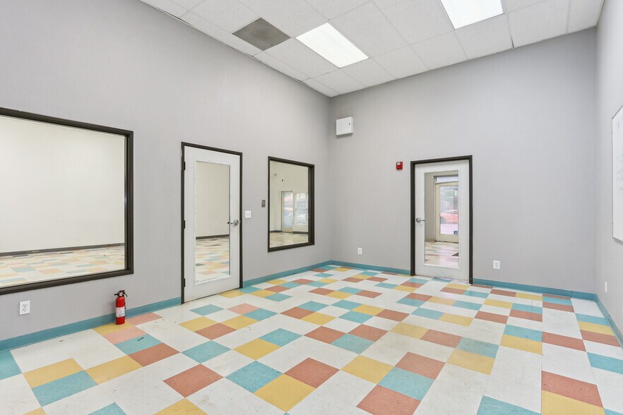 More Photos Of 1112 D St, Sacramento Showroom For Sale