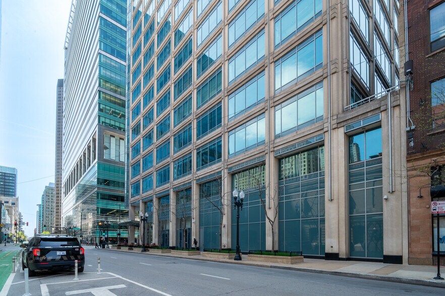 More Photos Of 550 W Washington Blvd, Chicago Office For Lease