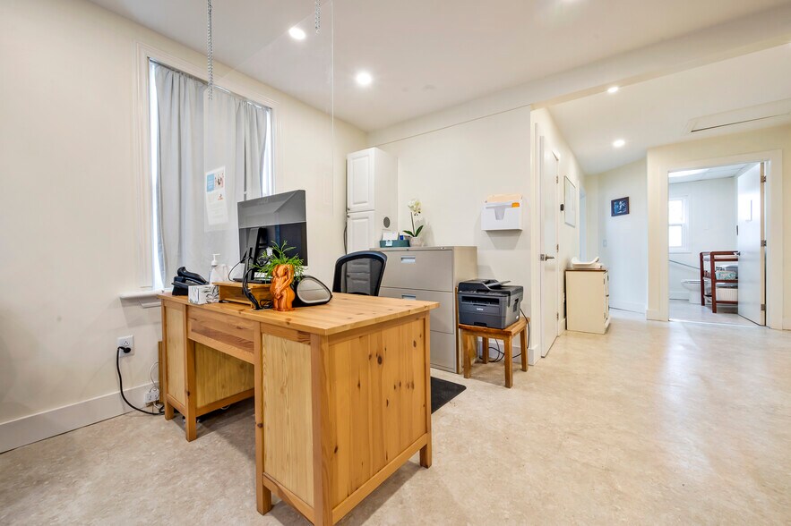 More Photos Of 16 Church St, Orangeville Flex For Sale
