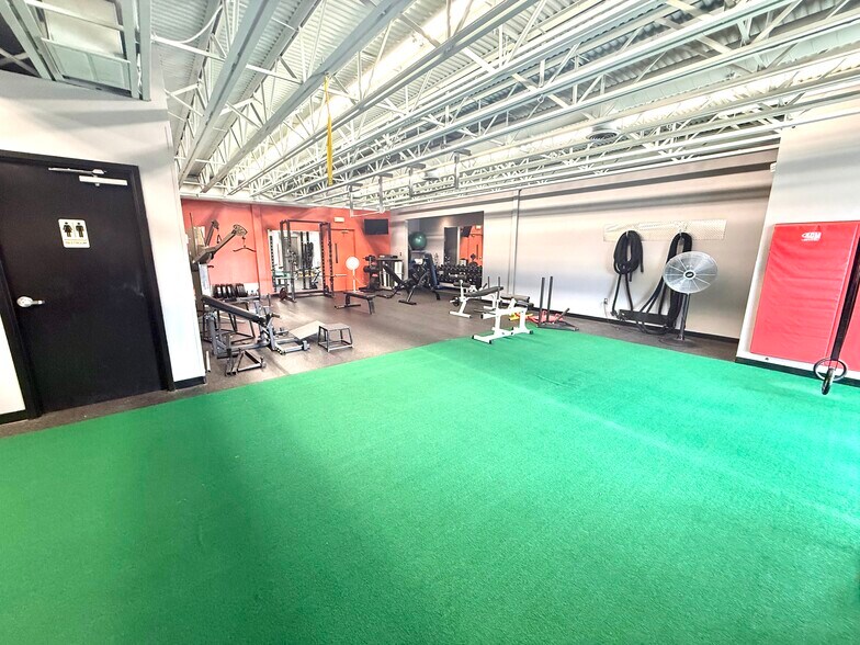 More Photos Of 419 Kays Dr, Normal Industrial For Sale