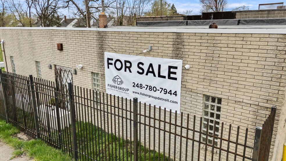 More Photos Of 300 E 8 Mile Rd, Detroit Warehouse For Sale