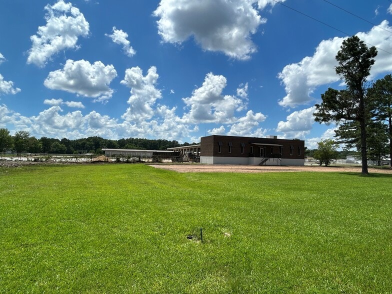 More Photos Of 400 Childre Rd, Pearl Truck Terminal For Lease