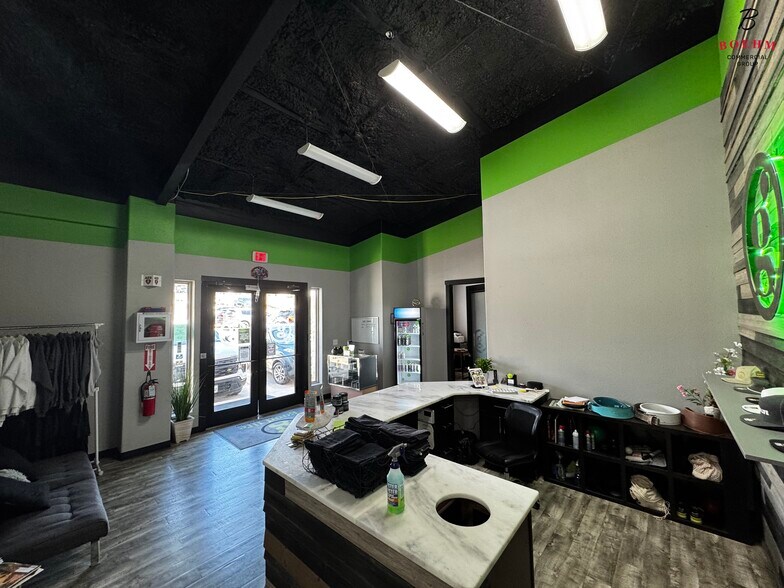 More Photos Of 1405 Sidney Baker St, Kerrville Office For Lease