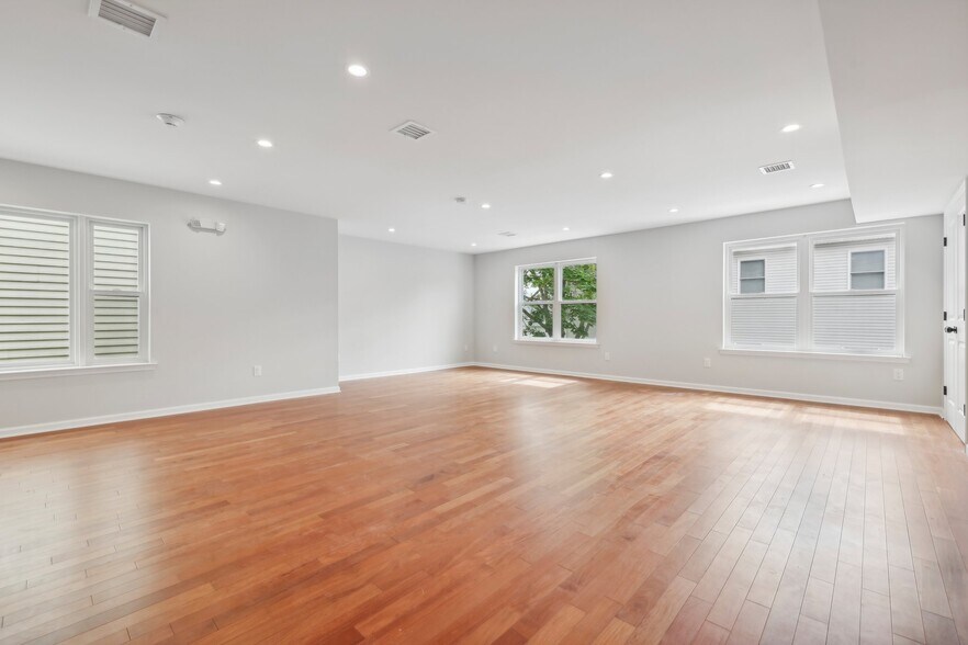 More Photos Of 315 Centre Ave, Secaucus Storefront Retail Residential For Sale